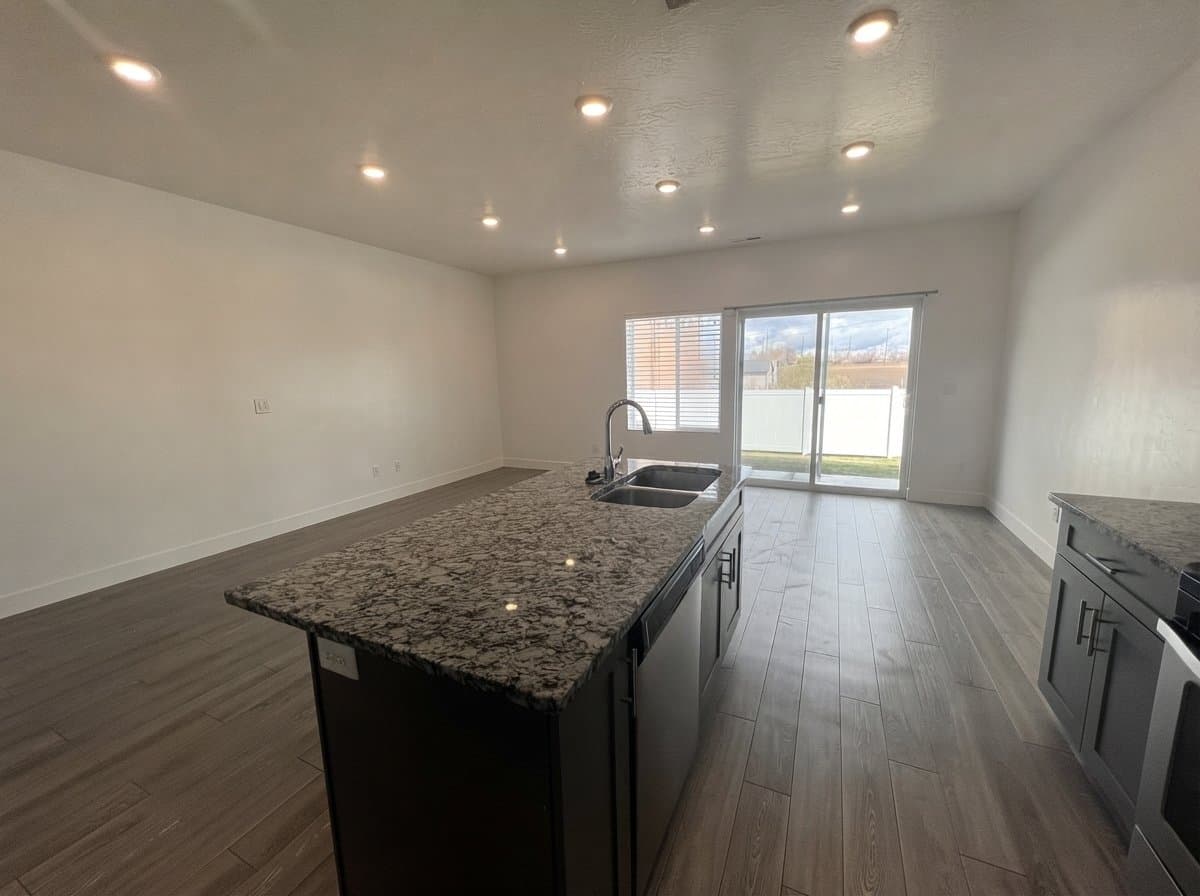 Clearfield Townhome: 823 W 1600 S