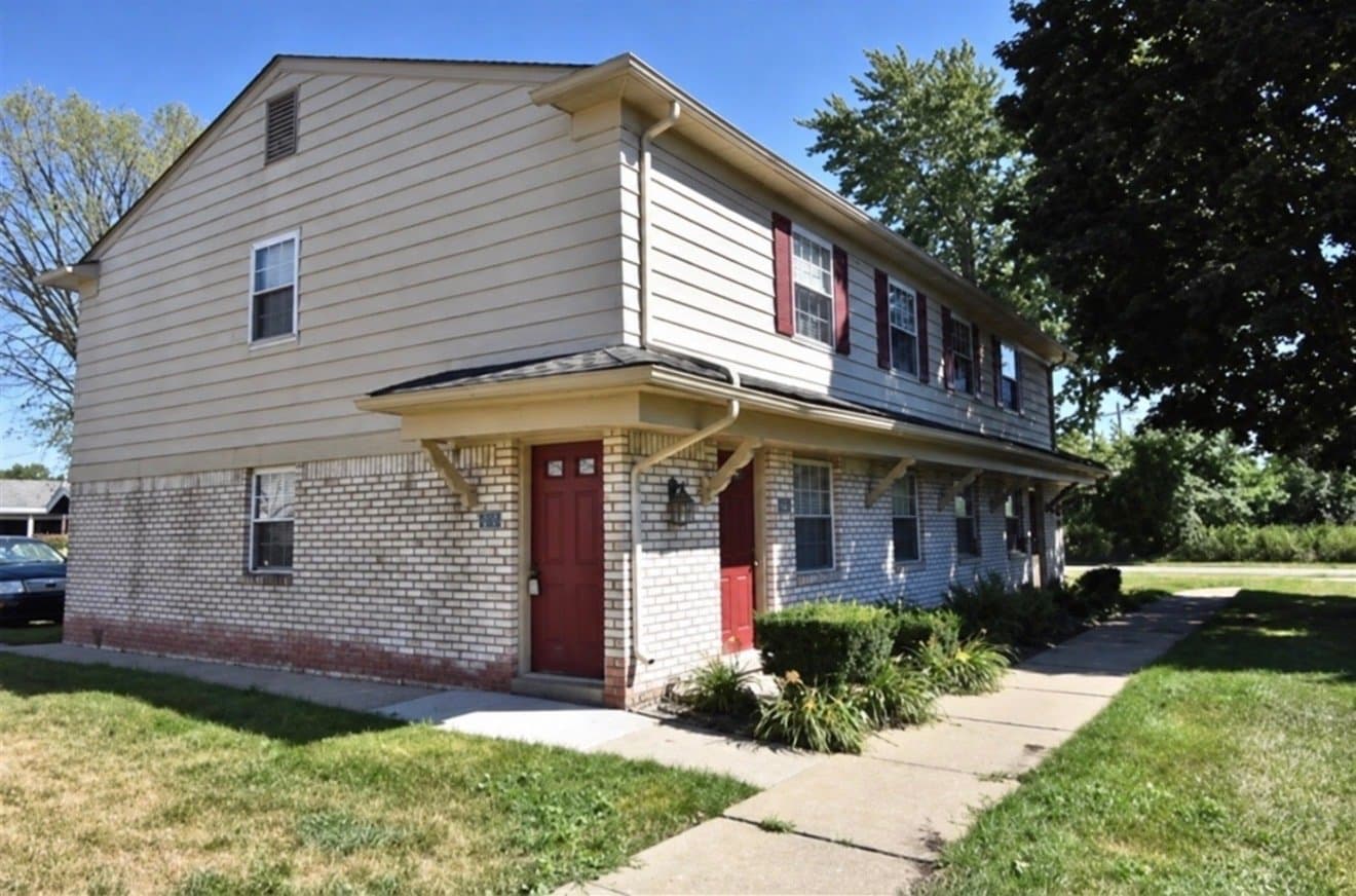 South Lyon Condo: 132 Princeton Dr