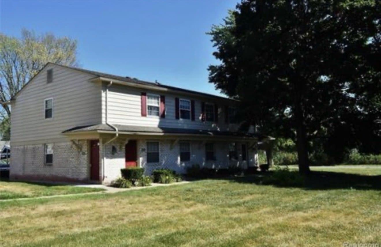South Lyon Condo: 132 Princeton Dr