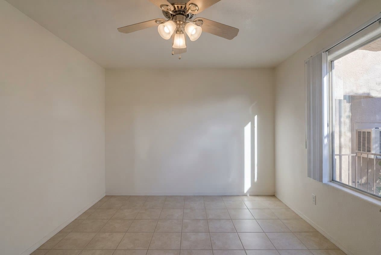 Peoria House: 10359 W Ross Ave