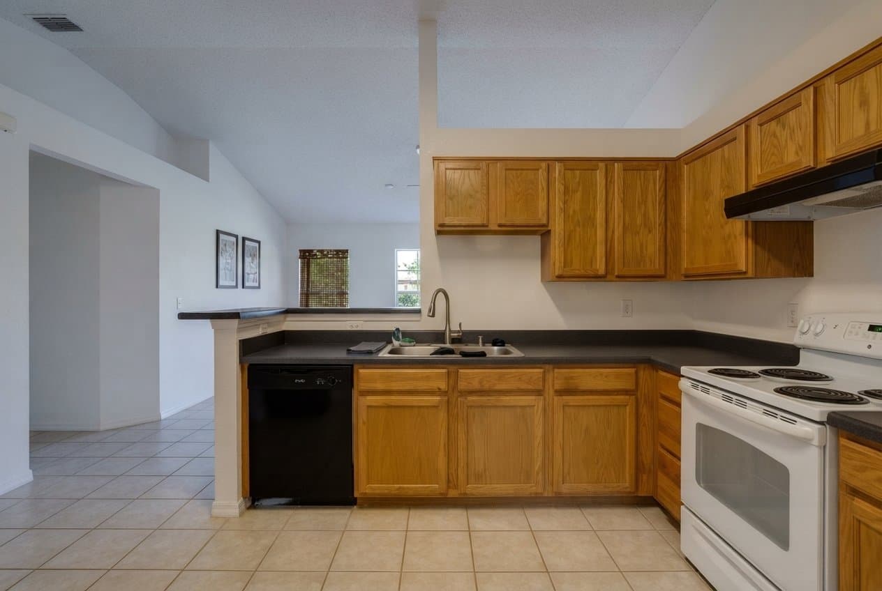 Peoria House: 10359 W Ross Ave