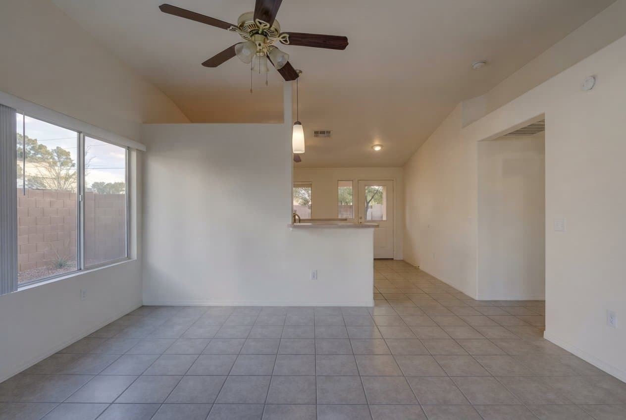 Peoria House: 10359 W Ross Ave