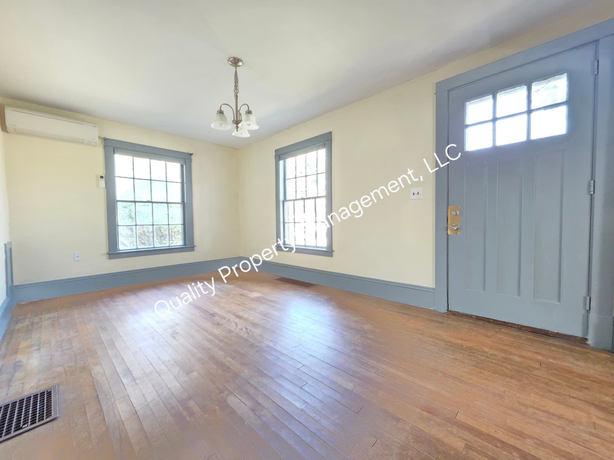 Brewer House: 281 Wilson St