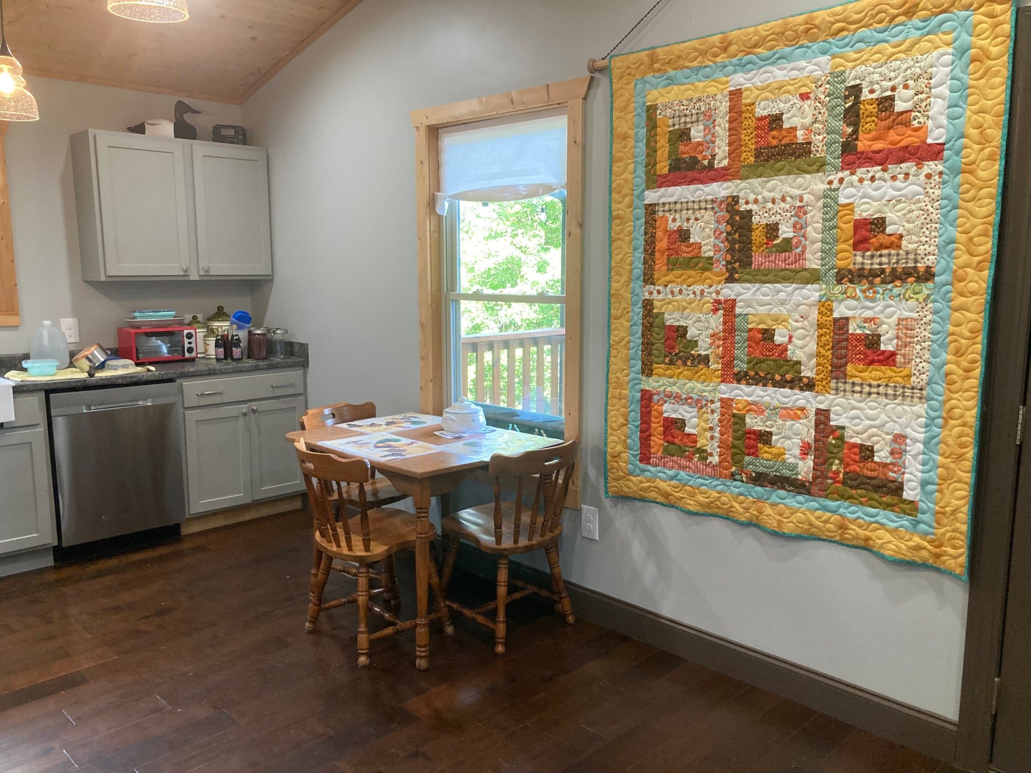 Elizabethton House: 133 Log Cabin Road