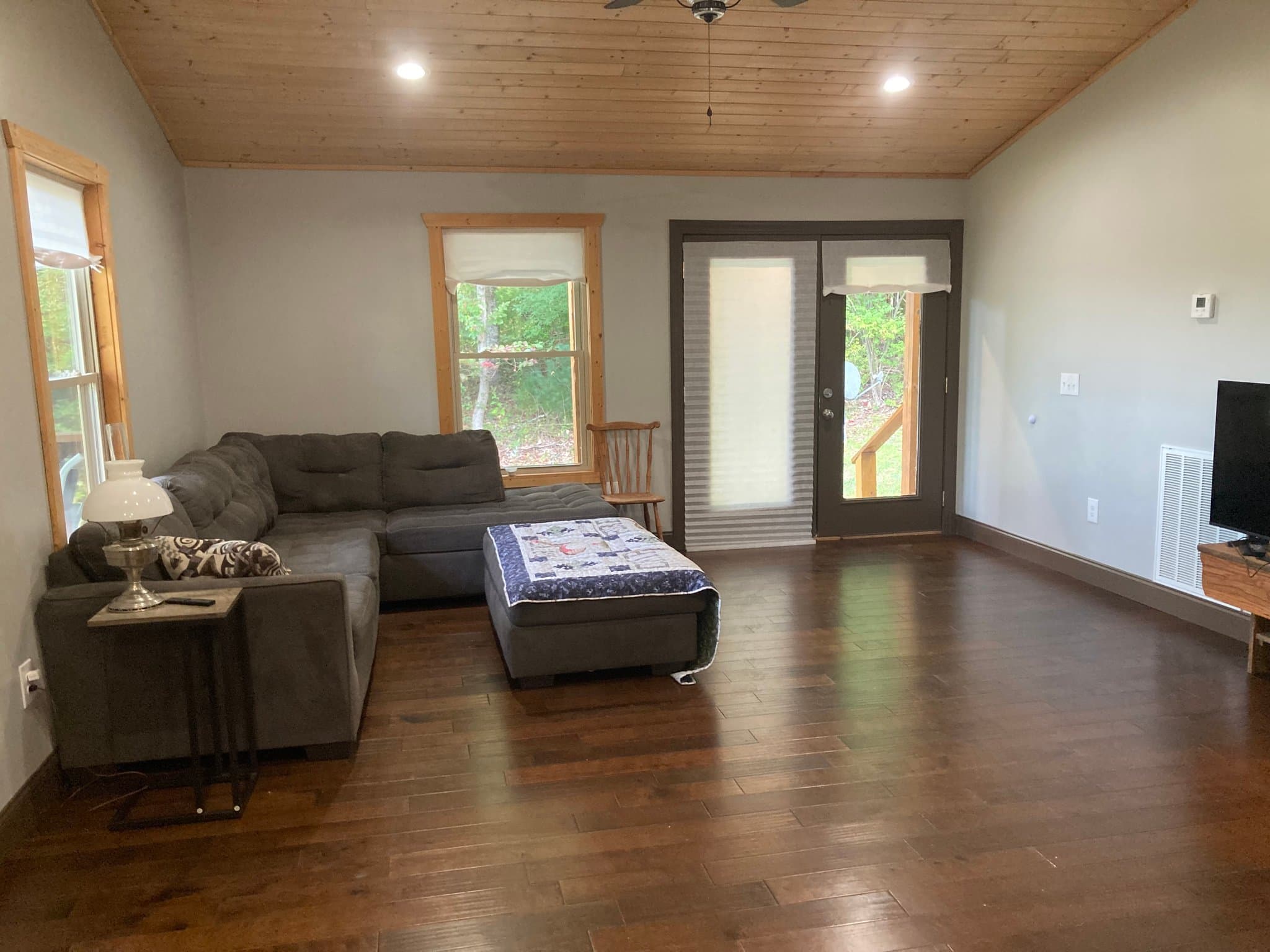 Elizabethton House: 133 Log Cabin Road