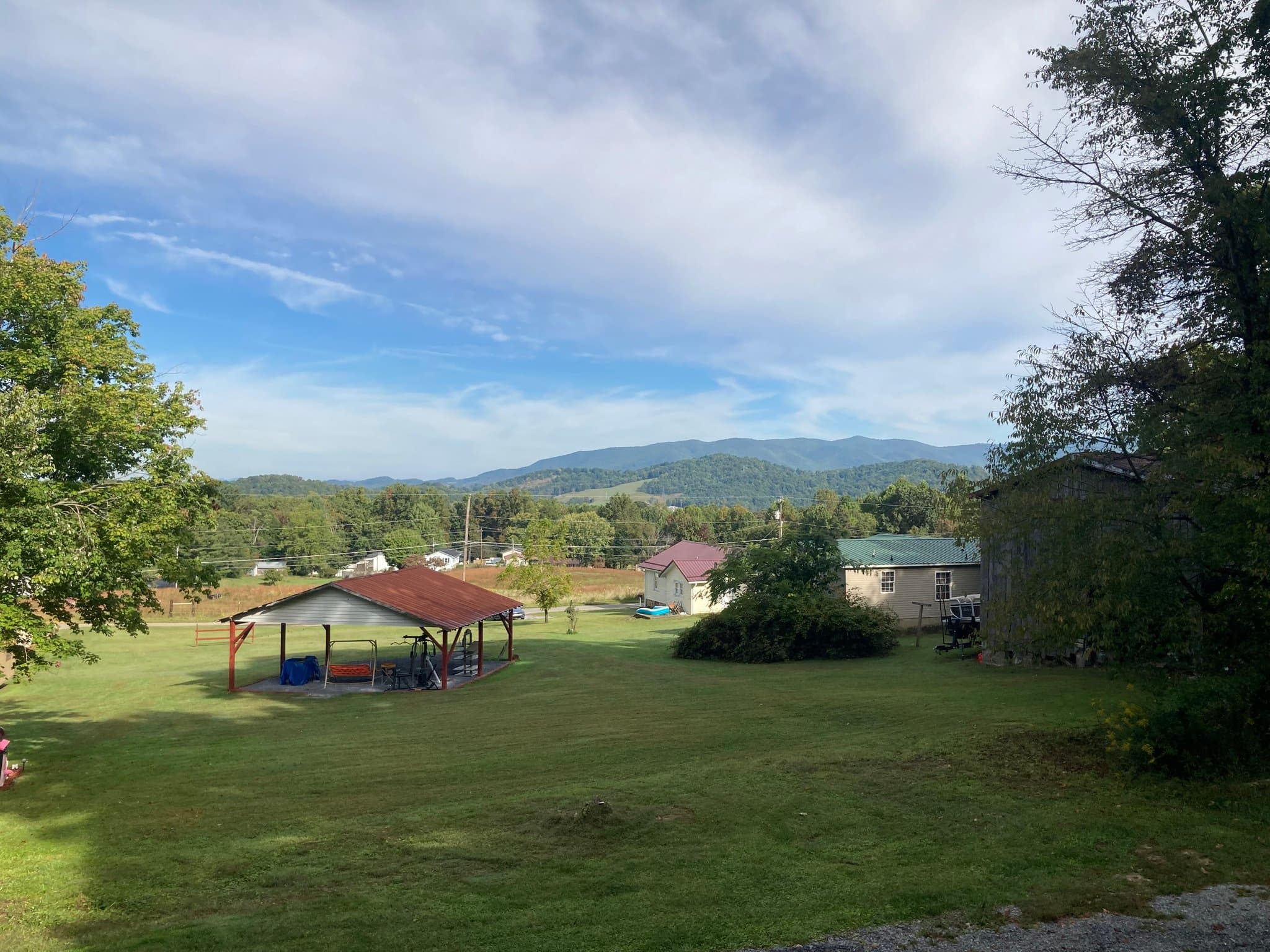 Elizabethton House: 133 Log Cabin Road