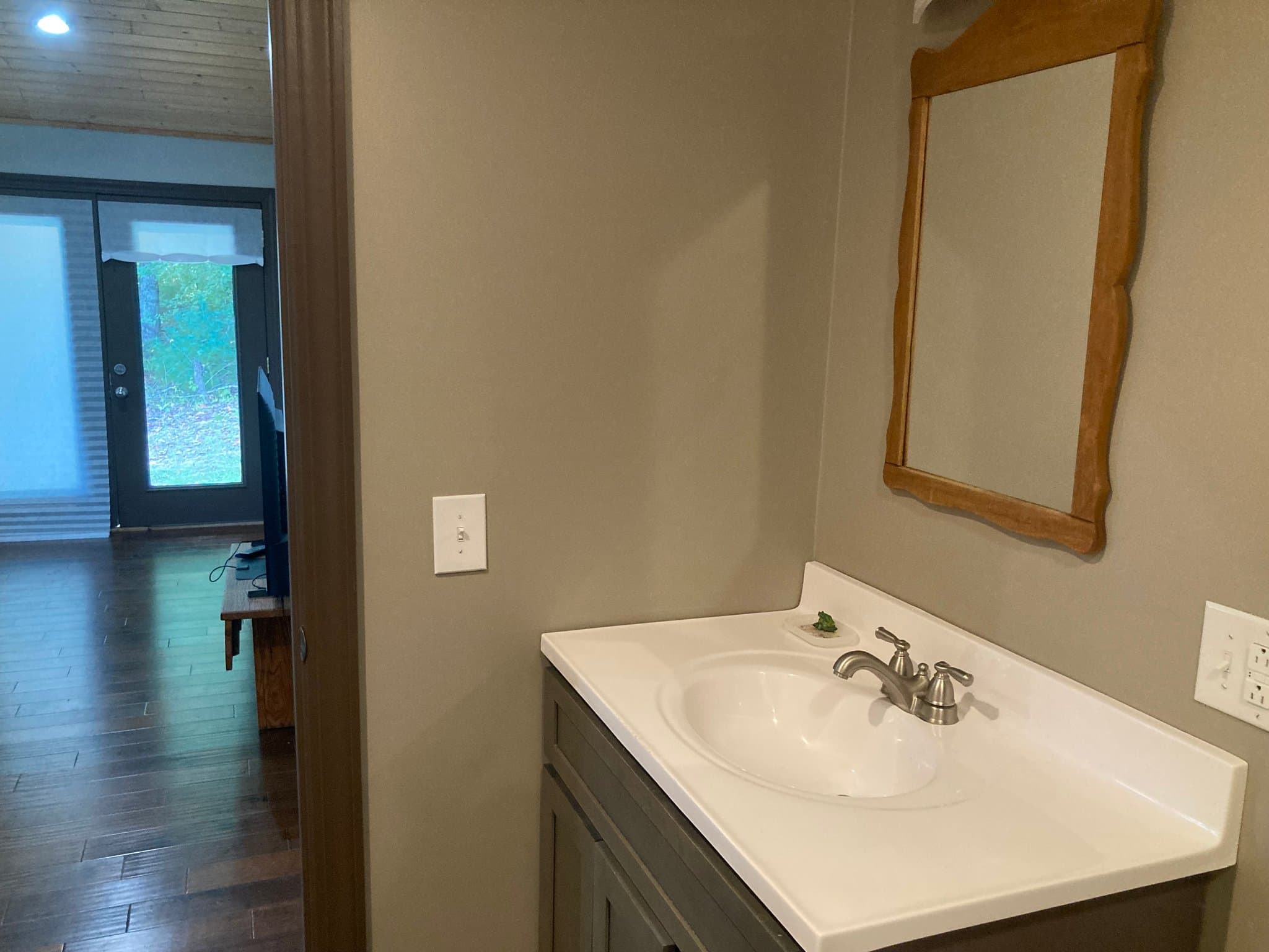 Elizabethton House: 133 Log Cabin Road