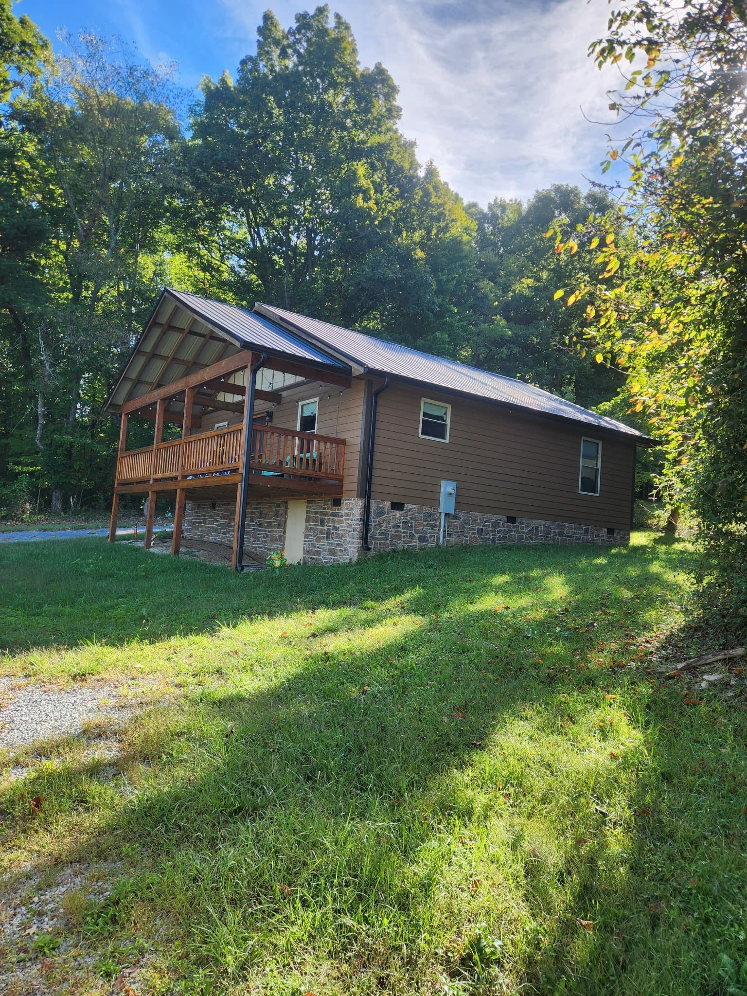 Elizabethton House: 133 Log Cabin Road