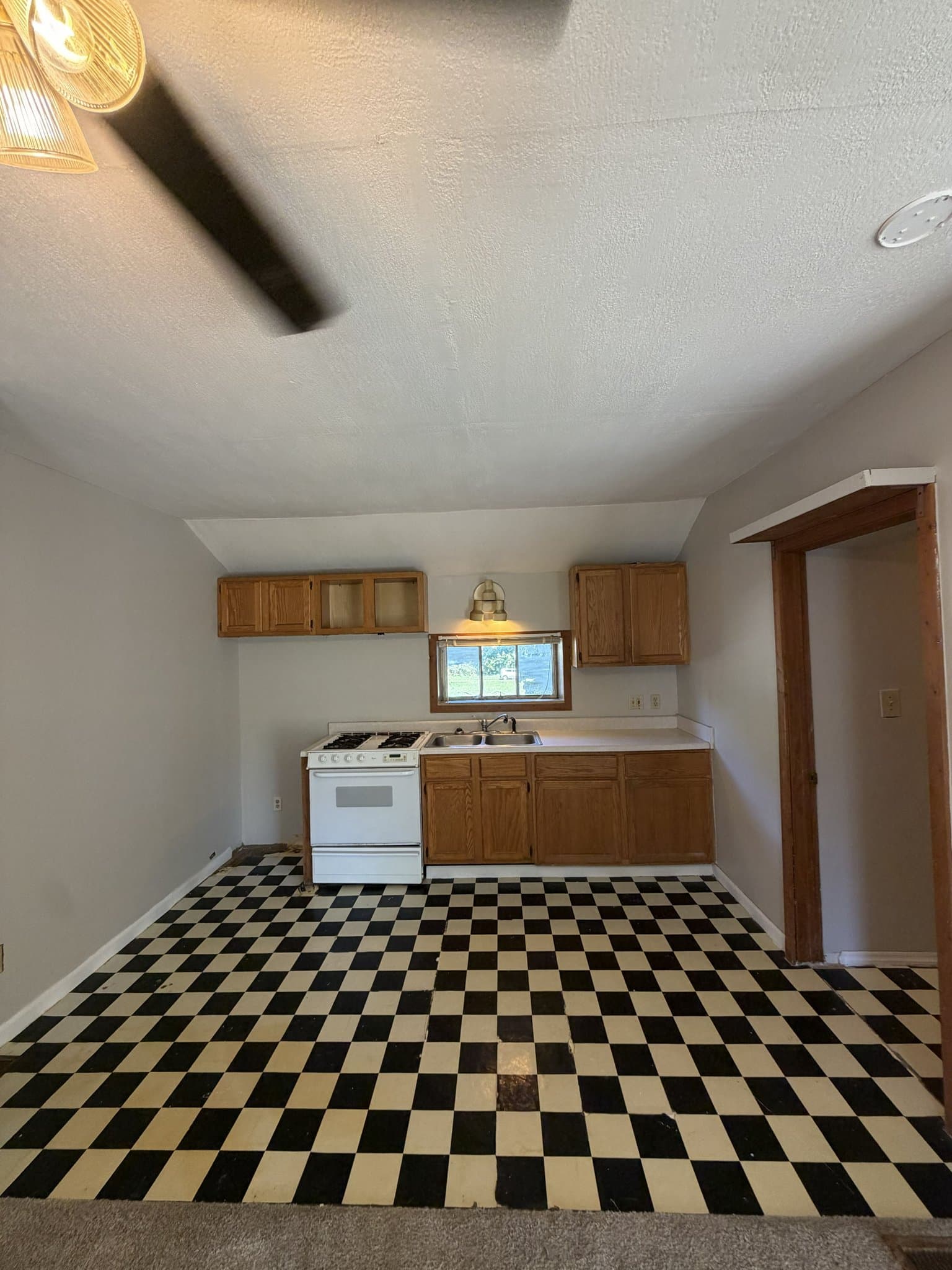 Pataskala House: 12148 Broad Street SW, Rear
