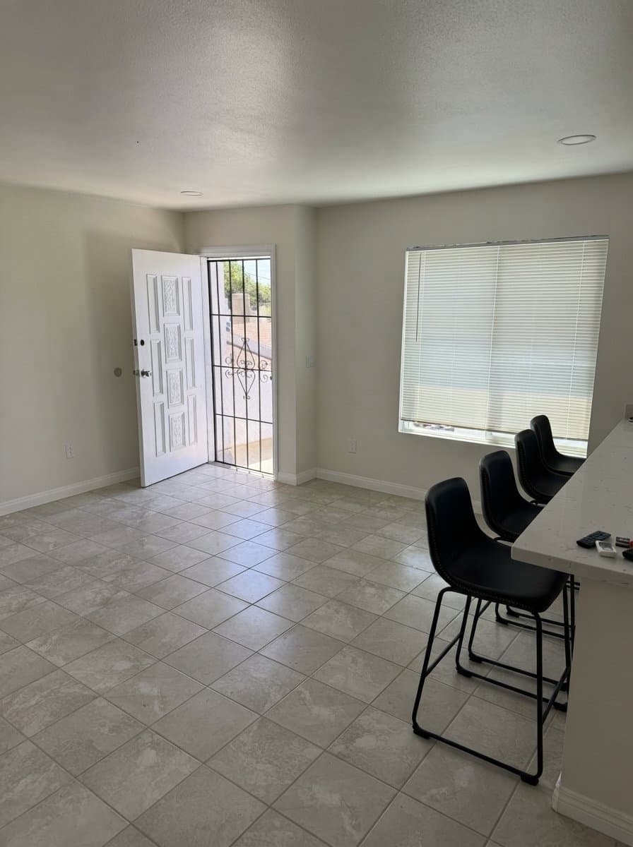 Inglewood Apartment: 11156 S Grevillea Ave