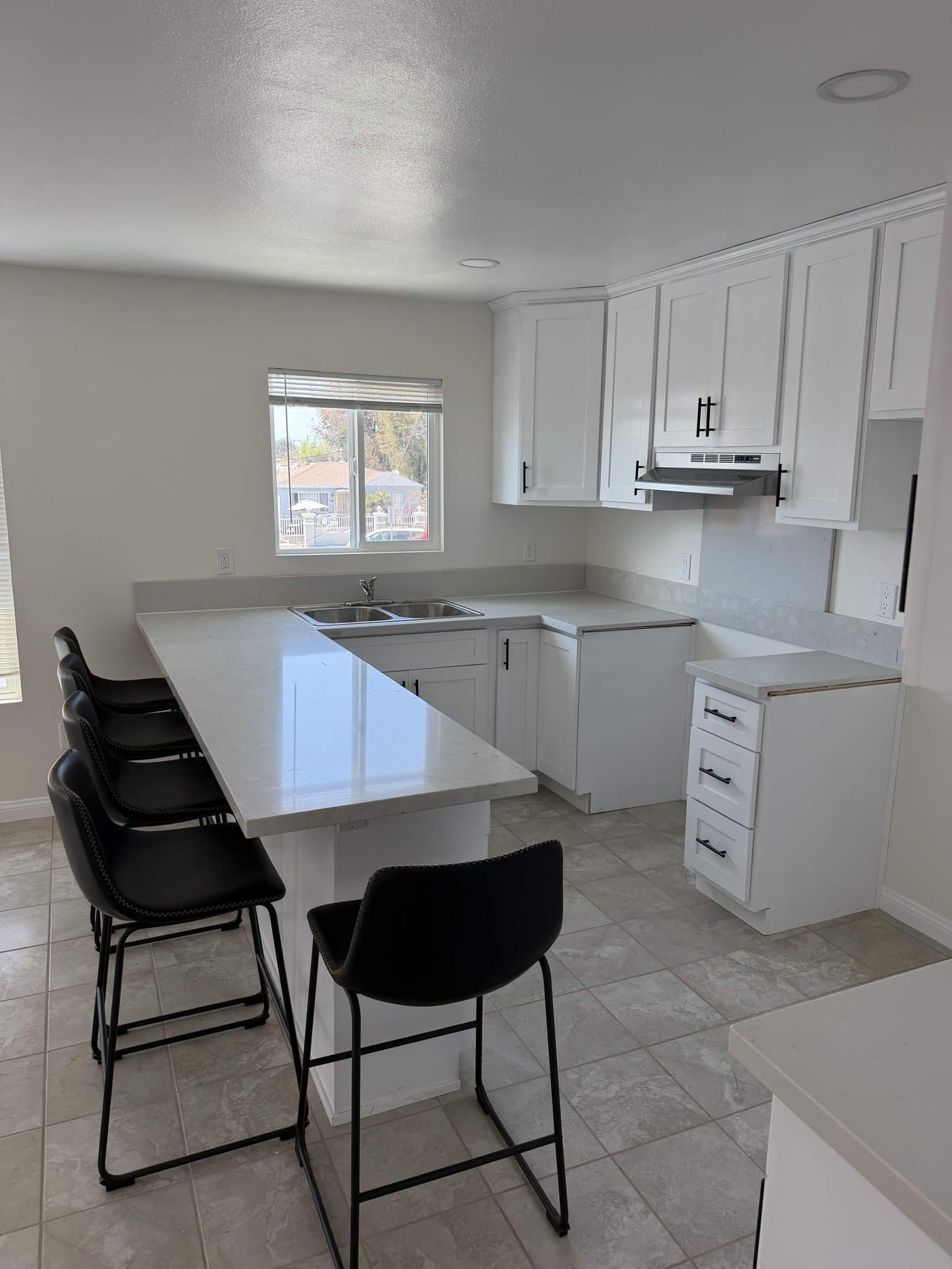 Inglewood Apartment: 11156 S Grevillea Ave