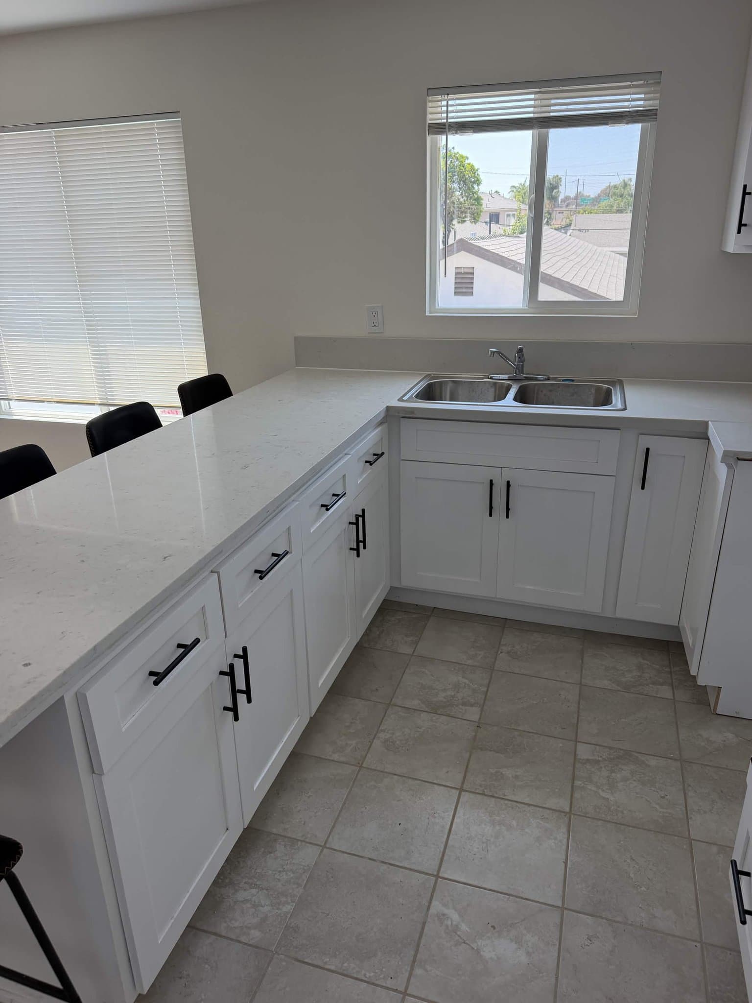 Inglewood Apartment: 11156 S Grevillea Ave