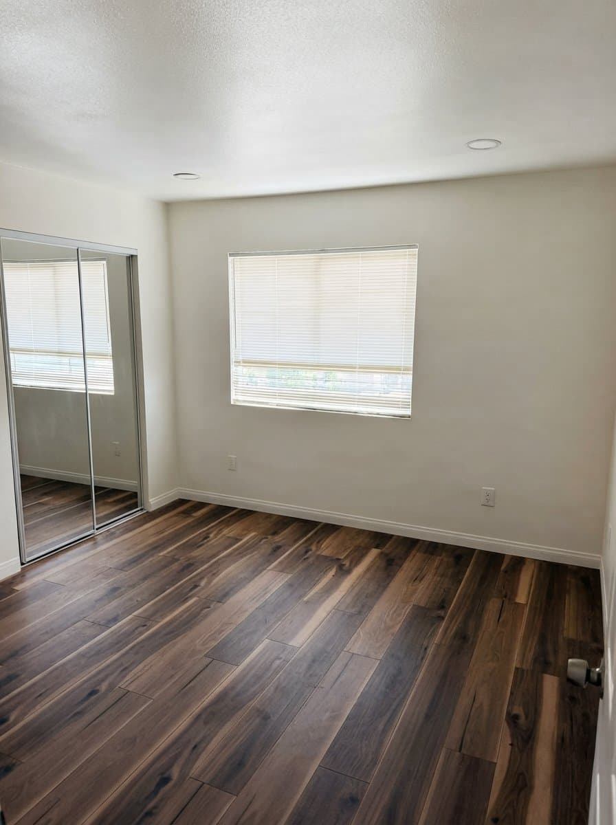 Inglewood Apartment: 11156 S Grevillea Ave