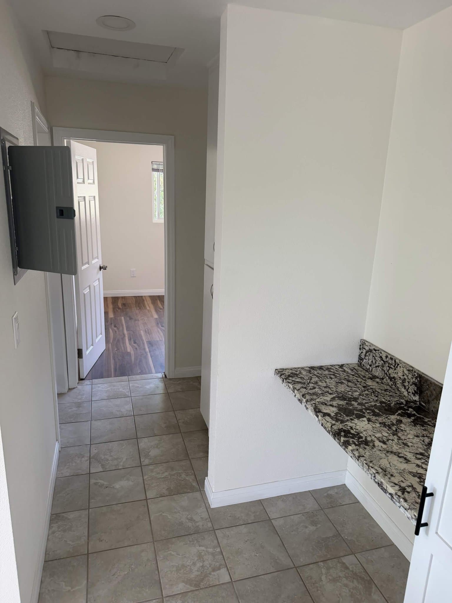 Inglewood Apartment: 11156 S Grevillea Ave