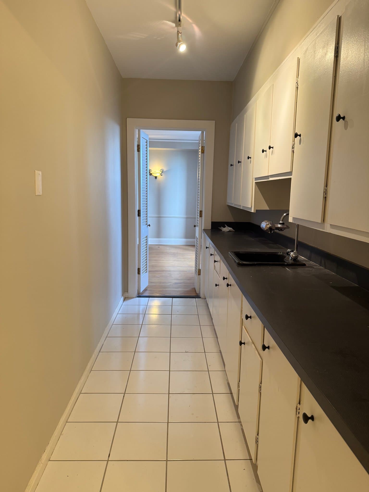 Detroit Condo: 8162 E. Jefferson