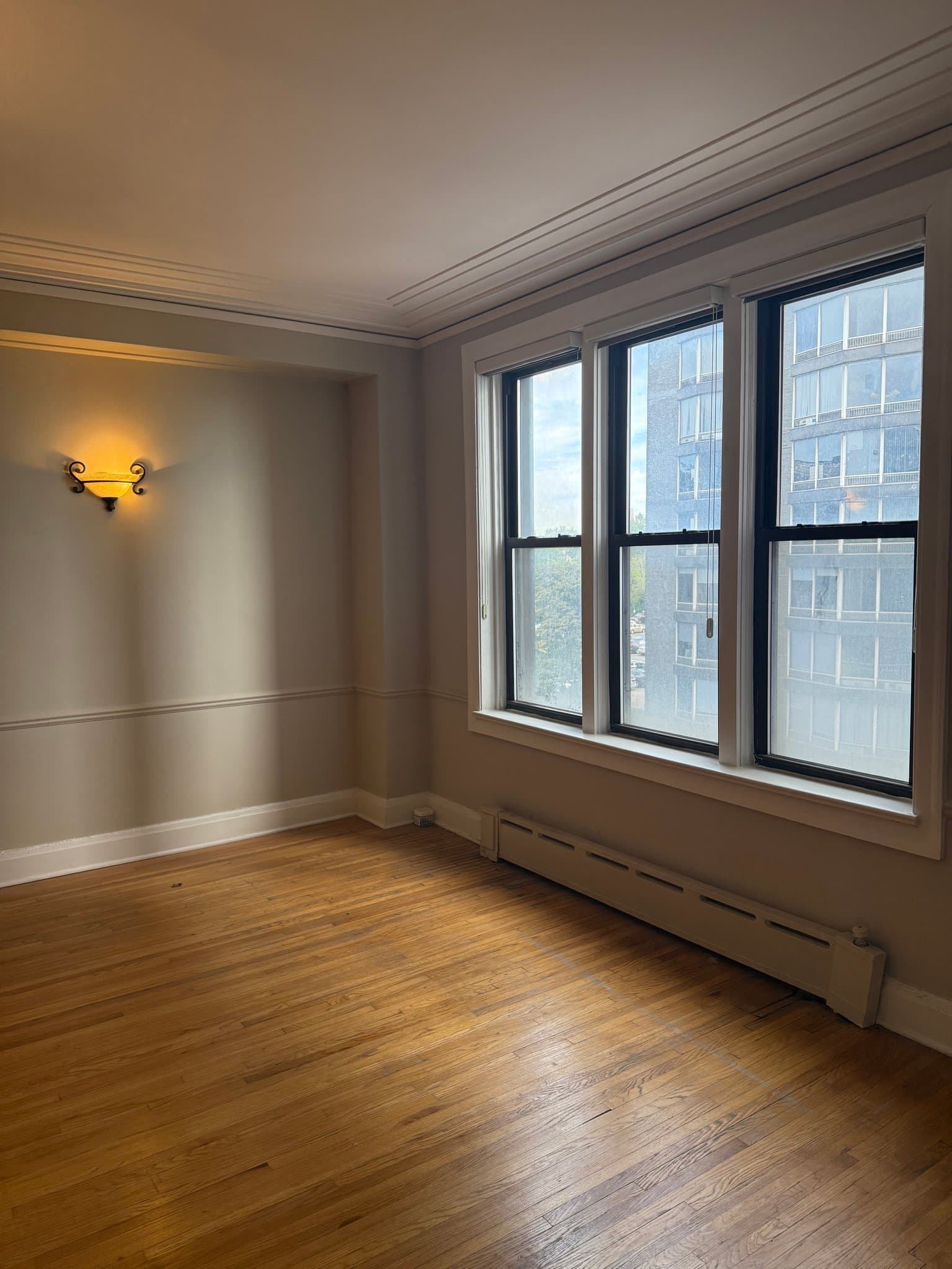 Detroit Condo: 8162 E. Jefferson