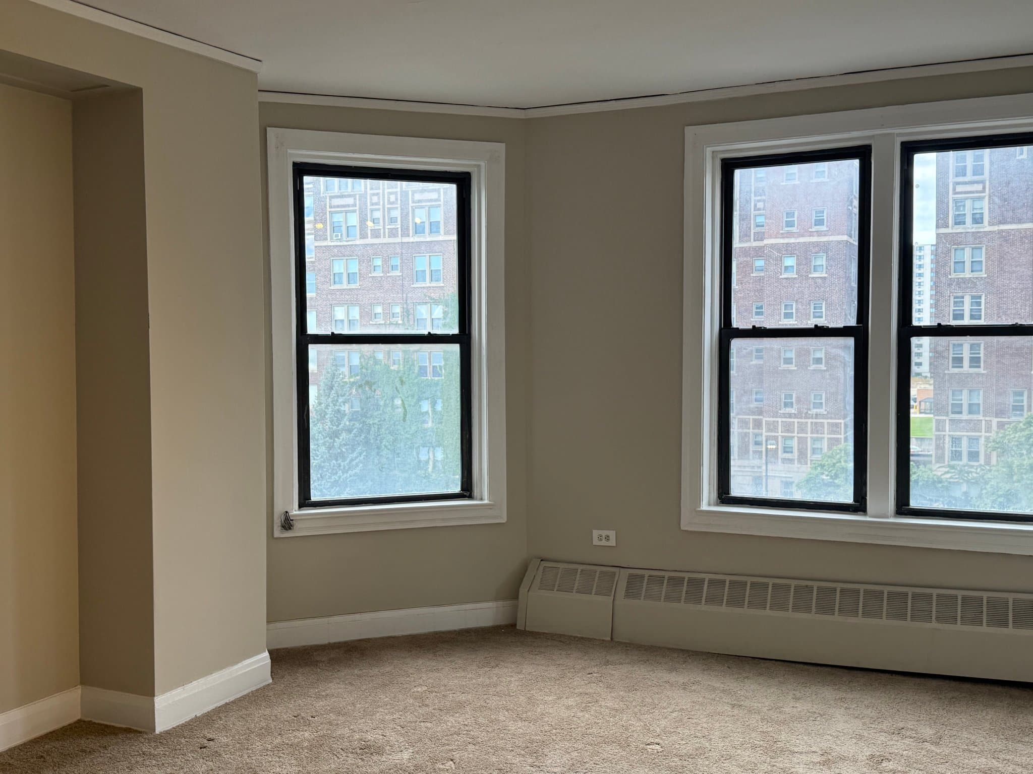 Detroit Condo: 8162 E. Jefferson
