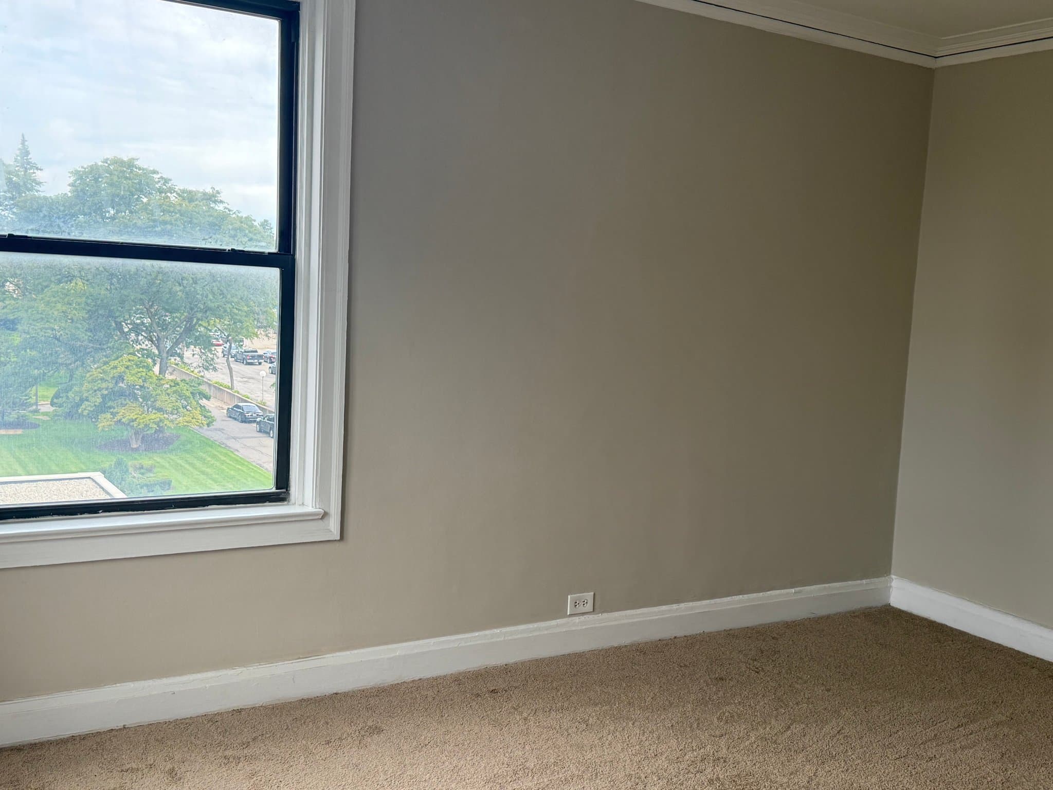 Detroit Condo: 8162 E. Jefferson