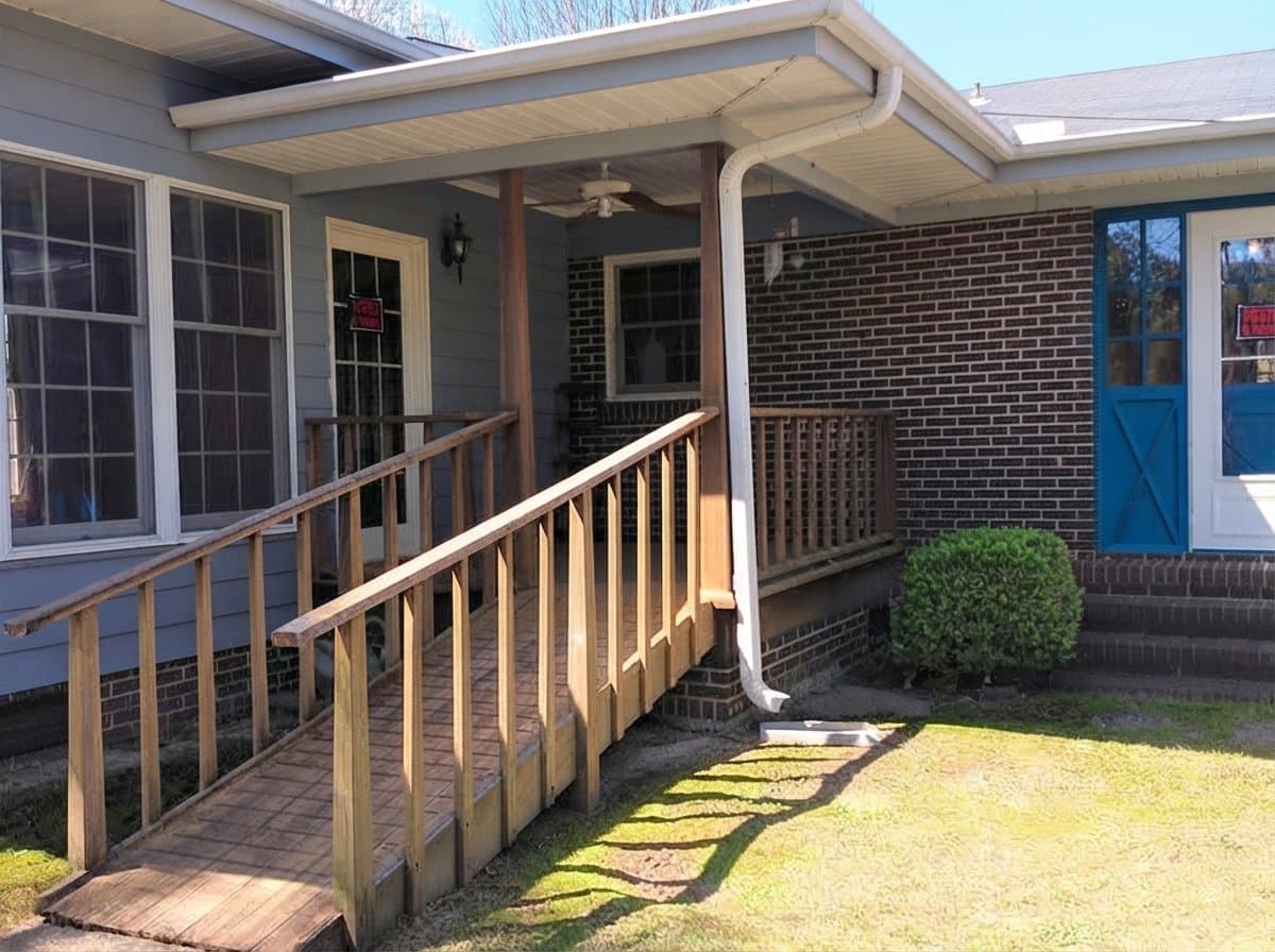 Augusta House: 2904 Harrington Pl