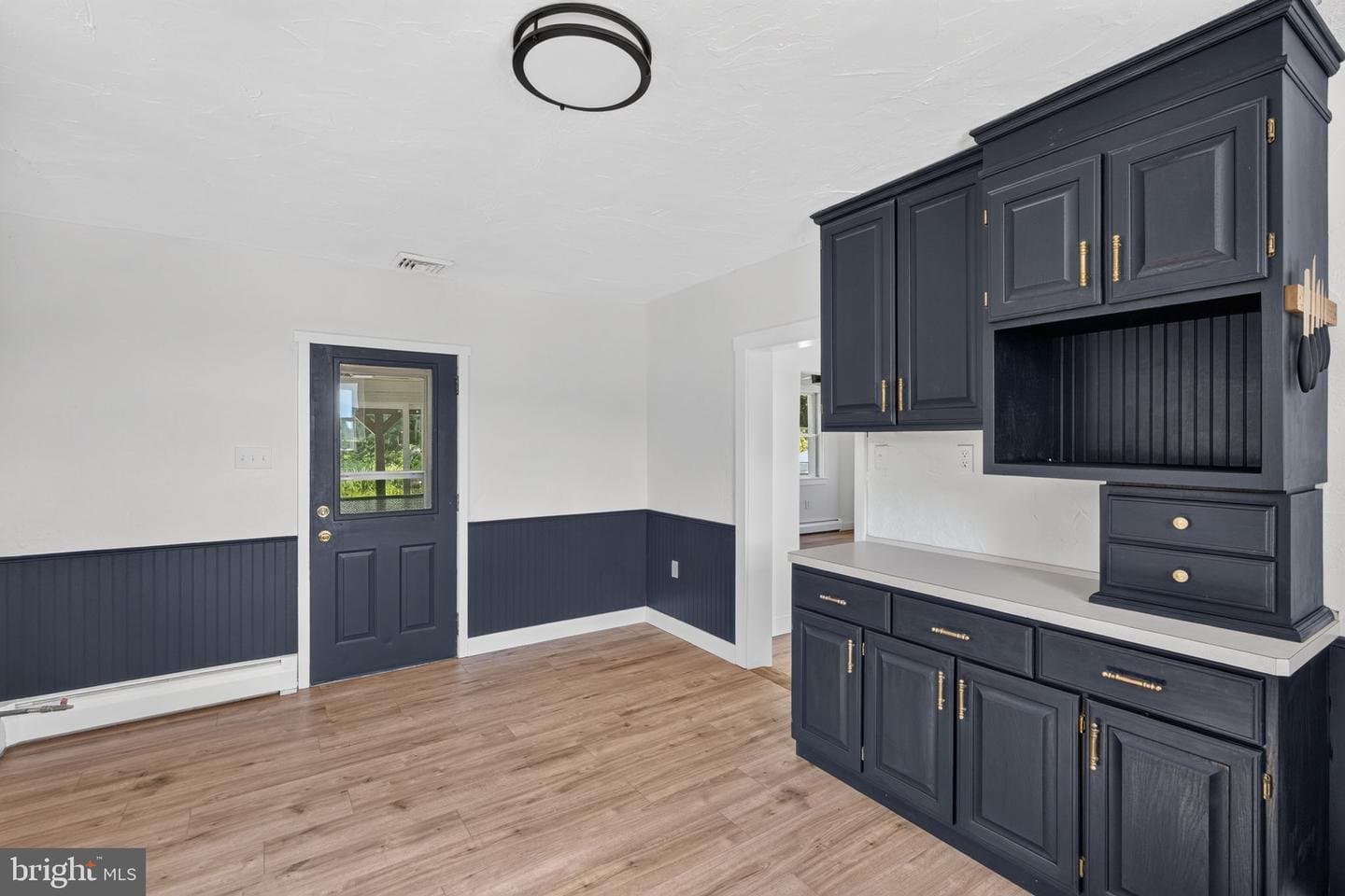 Reading House: 140 Limekiln Rd