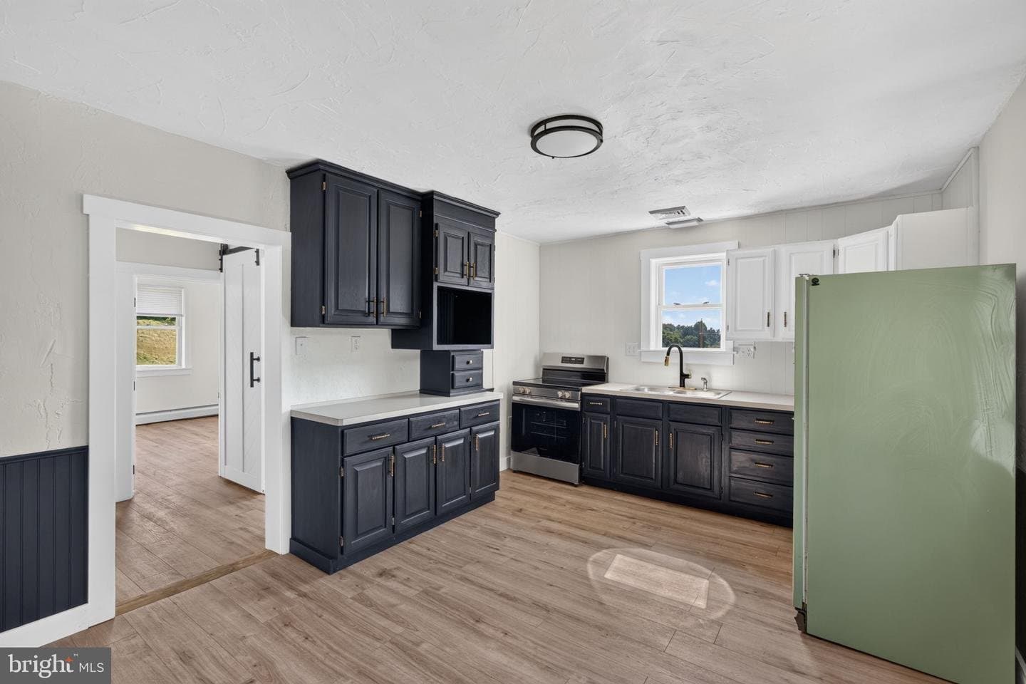 Reading House: 140 Limekiln Rd