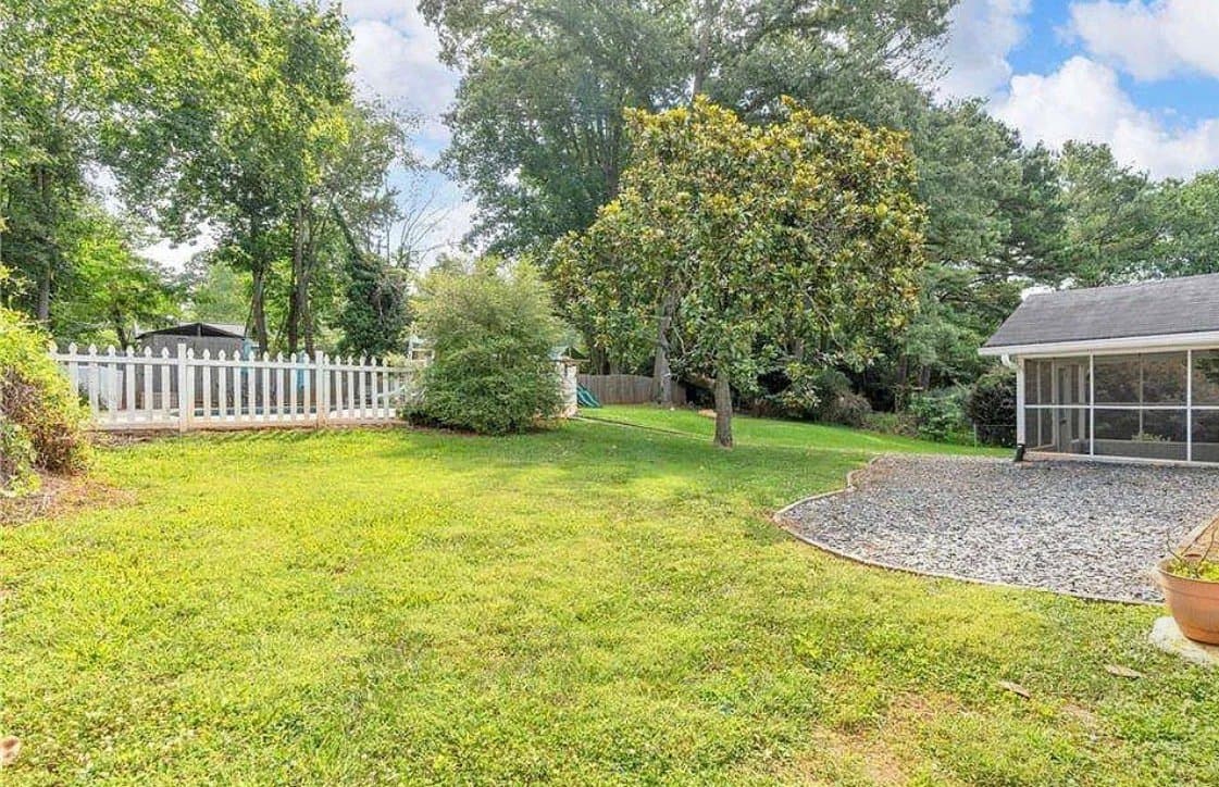 Stone Mountain House: 474 Royal Oaks Ter