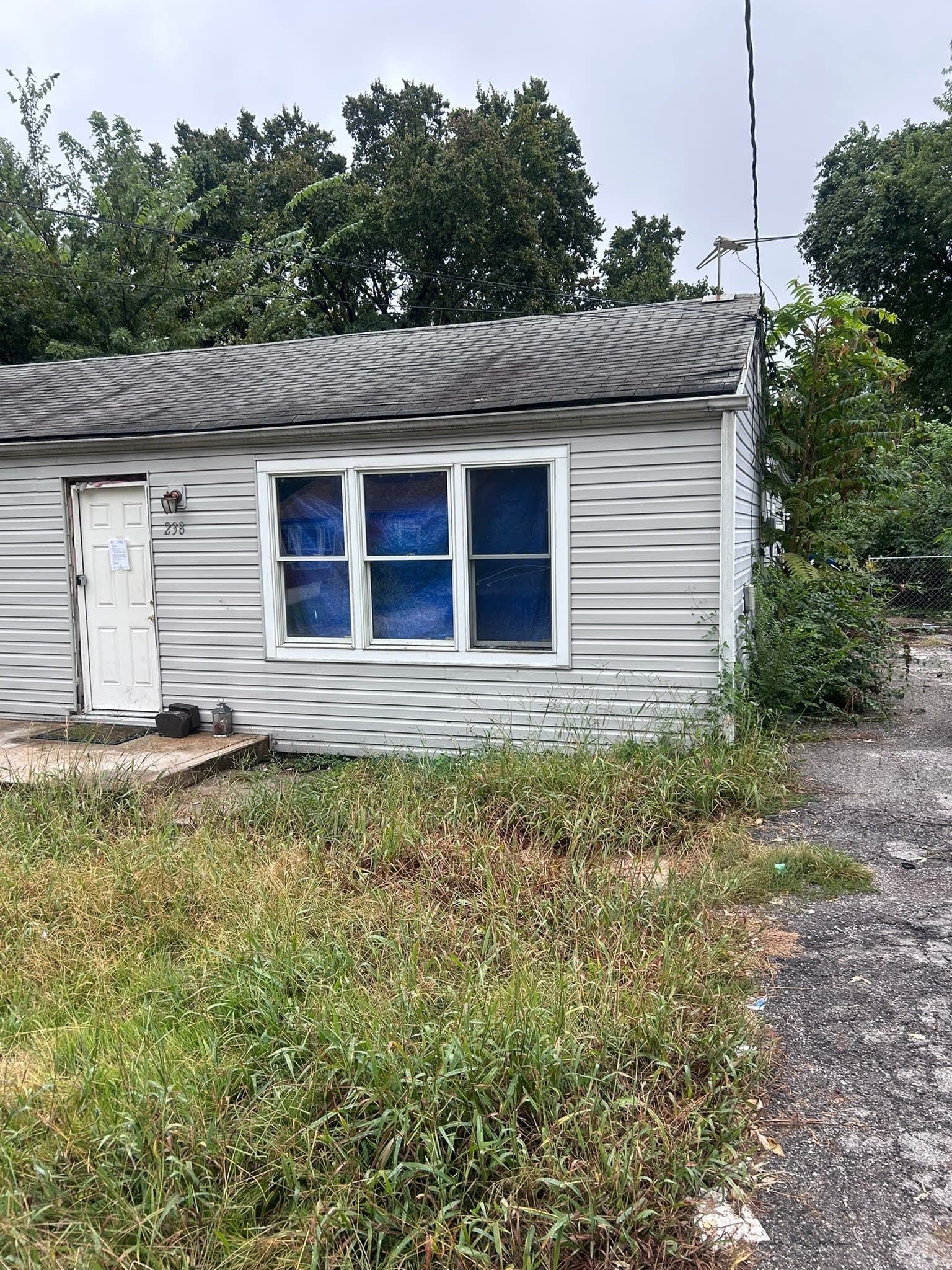 St.Louis House: 238 Connoly Dr.