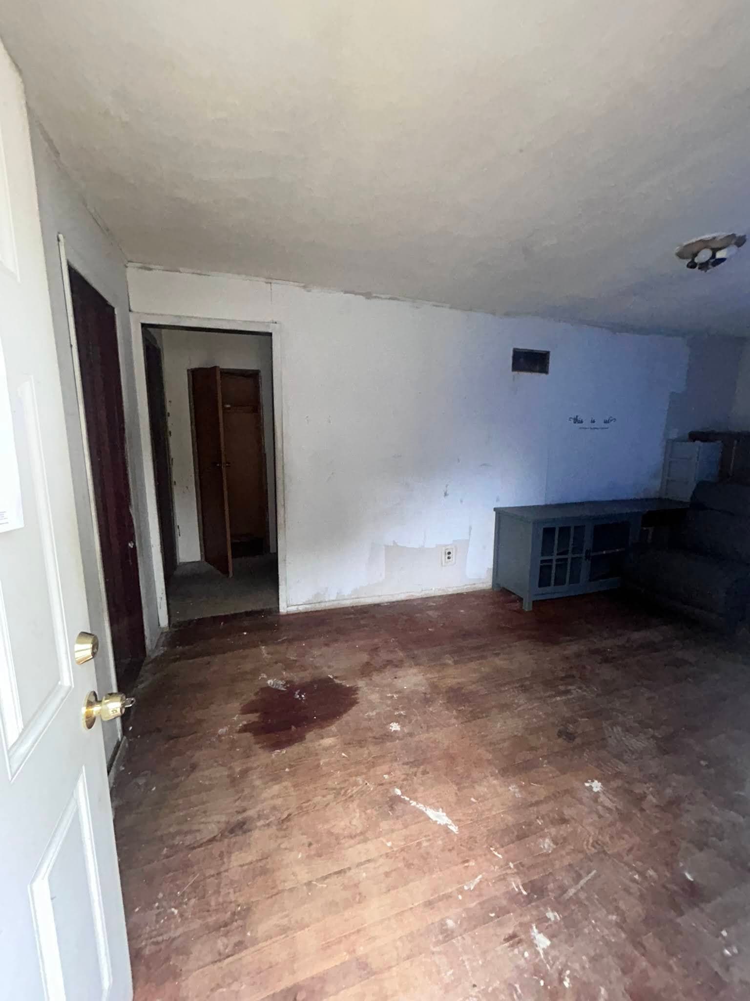 St.Louis House: 238 Connoly Dr.