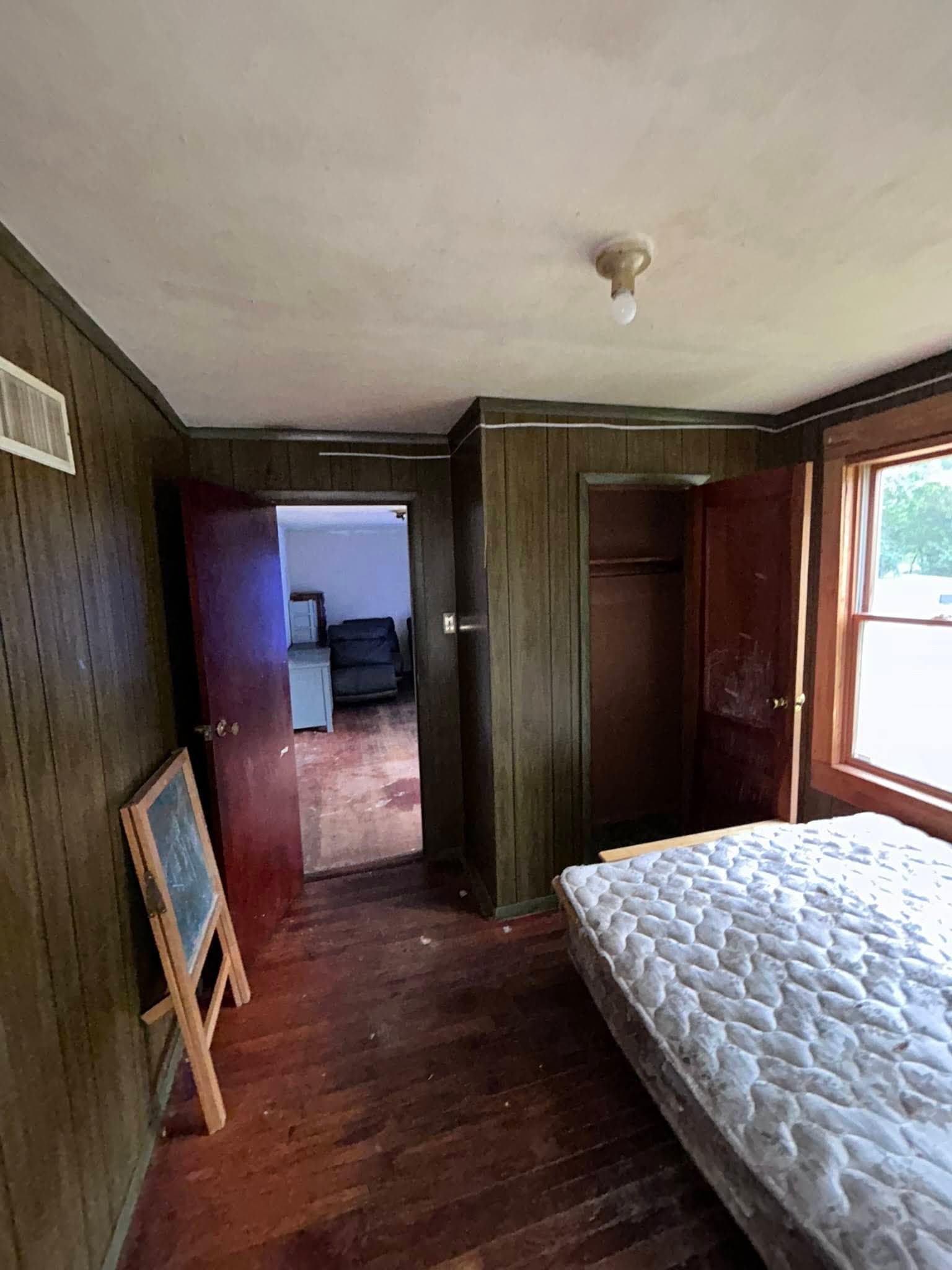 St.Louis House: 238 Connoly Dr.