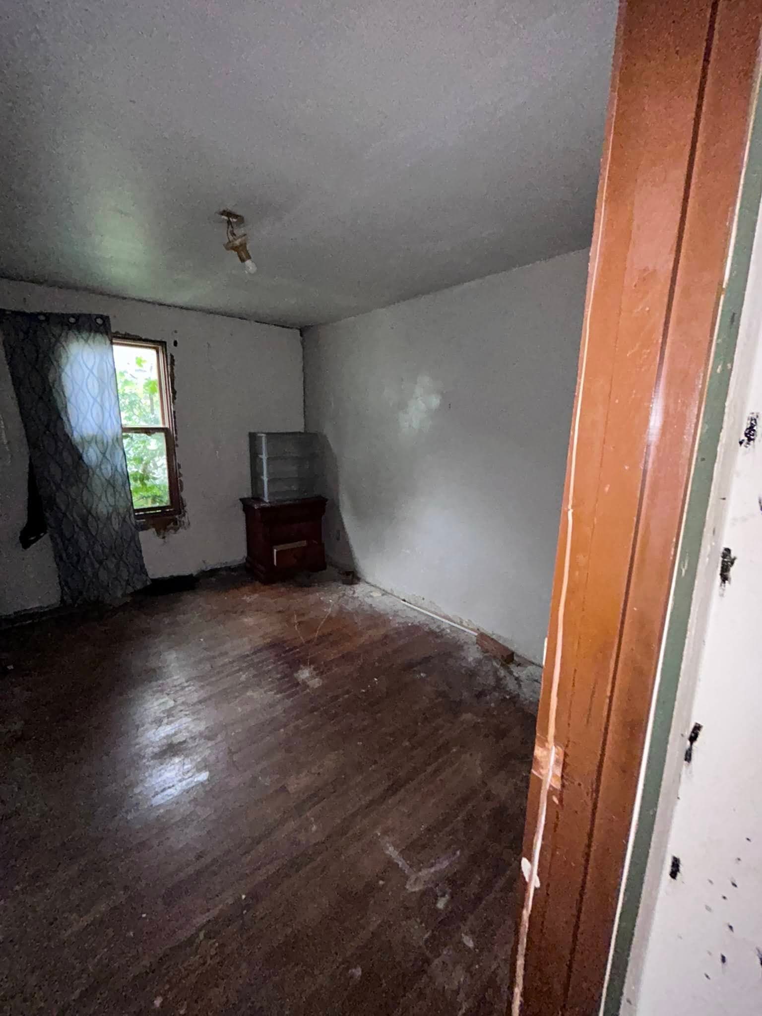 St.Louis House: 238 Connoly Dr.