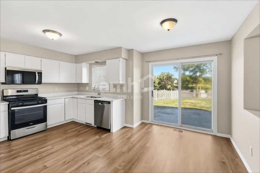 Plainfield House: 14235 S Hillsdale court