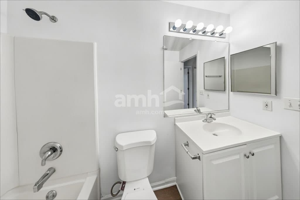 Plainfield House: 14235 S Hillsdale court