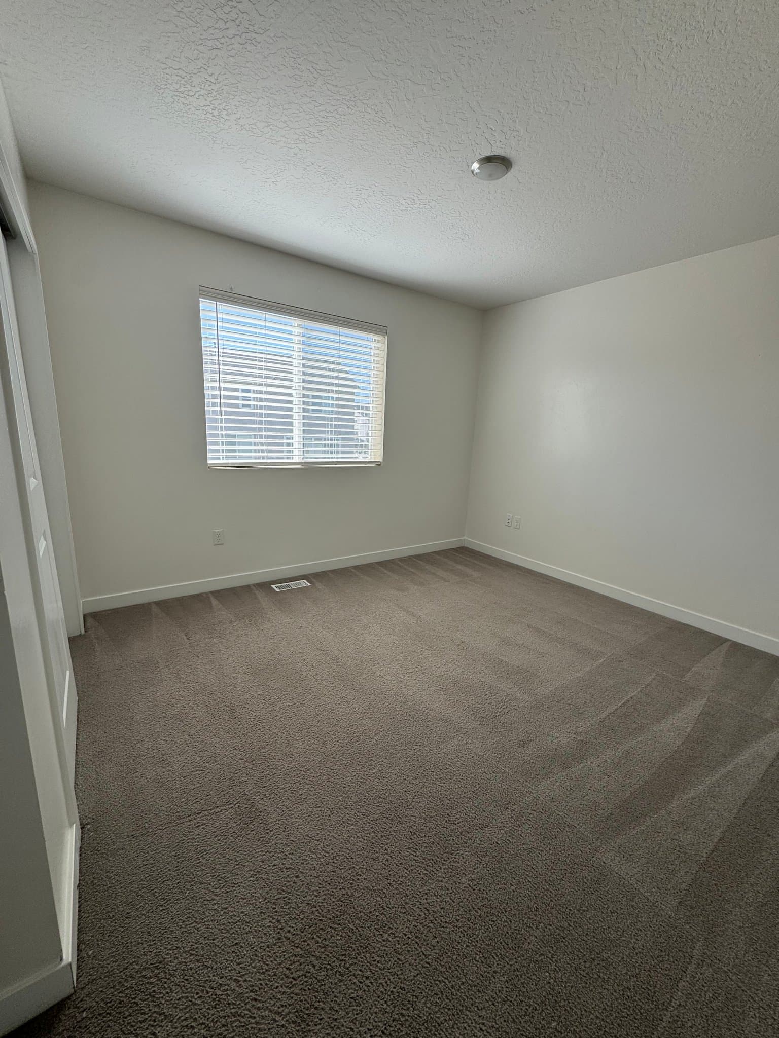 Tooele House: 6467 N Flat Top Dr
