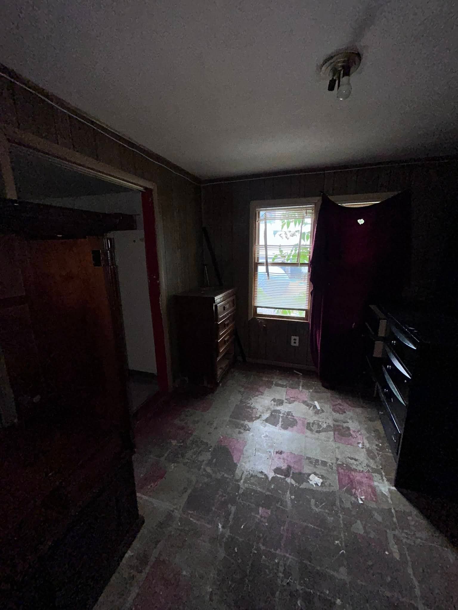 St.Louis House: 238 Connoly Dr.