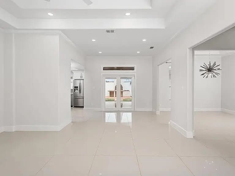McAllen House: 505 E Nassau Ave
