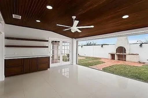 McAllen House: 505 E Nassau Ave