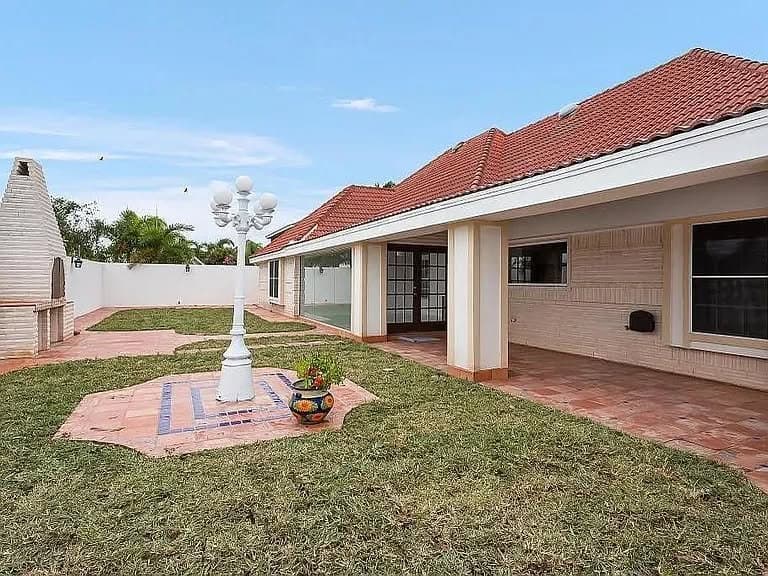 McAllen House: 505 E Nassau Ave