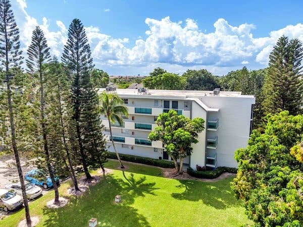Sunrise Condo: 8461 Springtree Dr