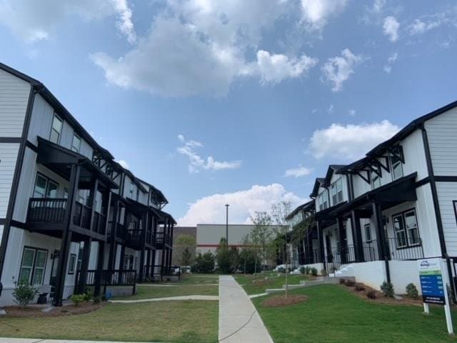 Woodstock Townhome: 908 Sweetwater Grove
