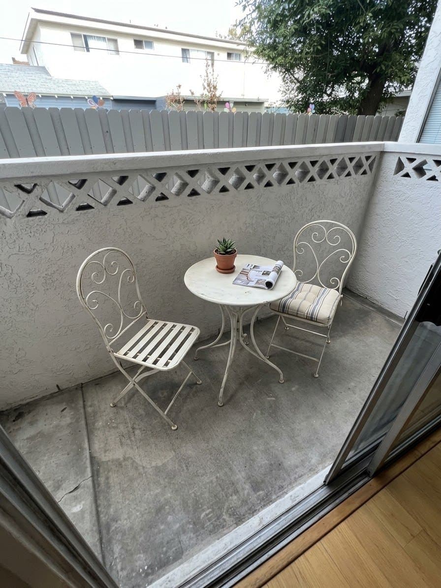 Los Angeles Apartment: 4072 Inglewood Blvd.