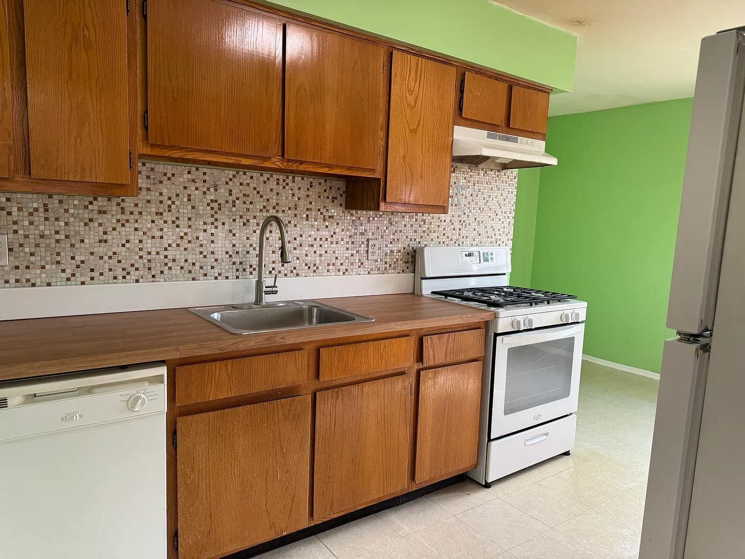 Edison Multiplex: 1524 Raspberry Ct