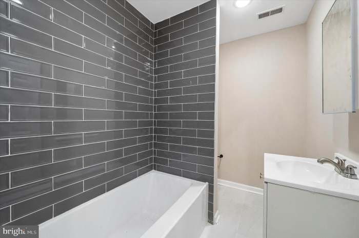 Philadelphia Townhome: 6034 Irving St