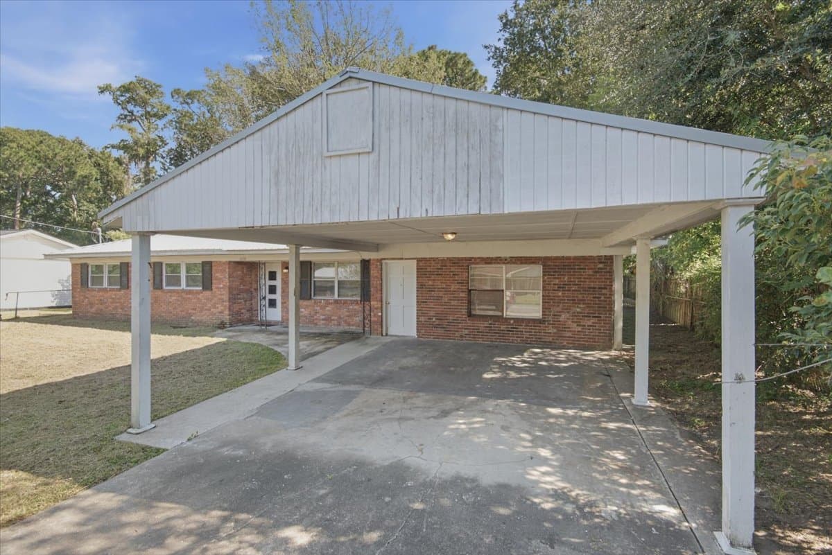 Brunswick House: 2226 Formosa Circle