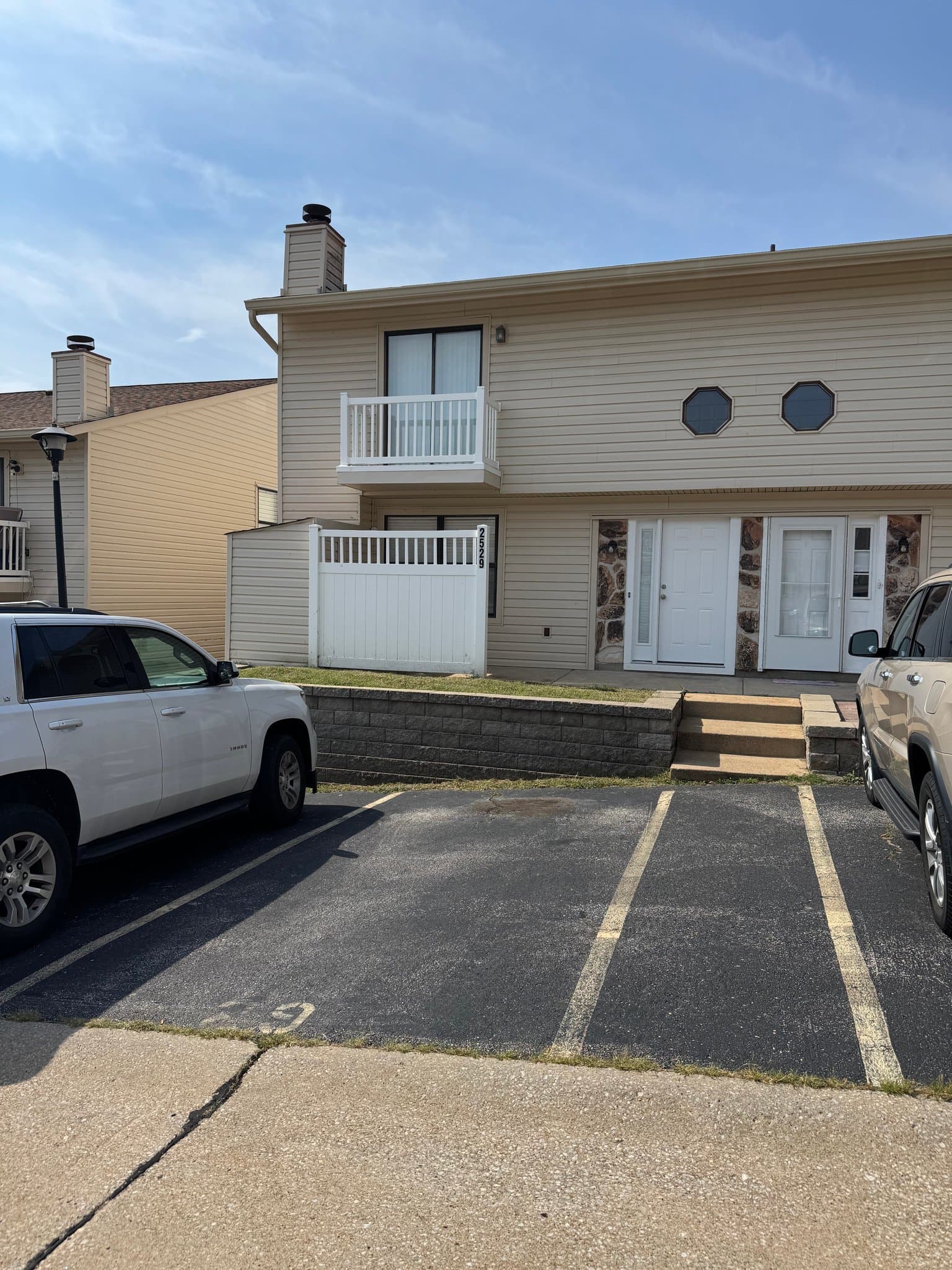 Fenton Townhome: 2529 Wyaconda Ct
