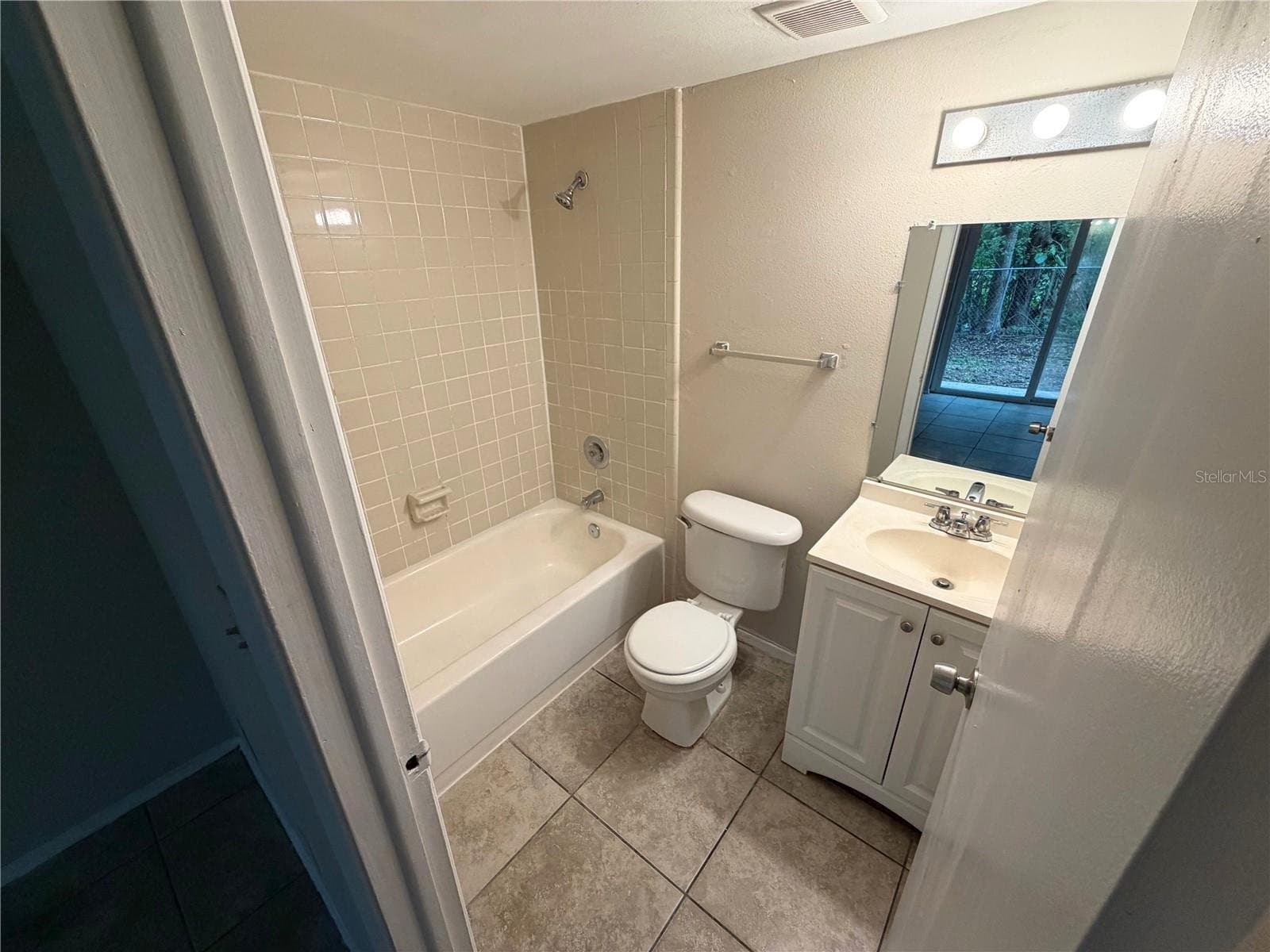 TAMPA Condo: 7009 WATERSIDE DR