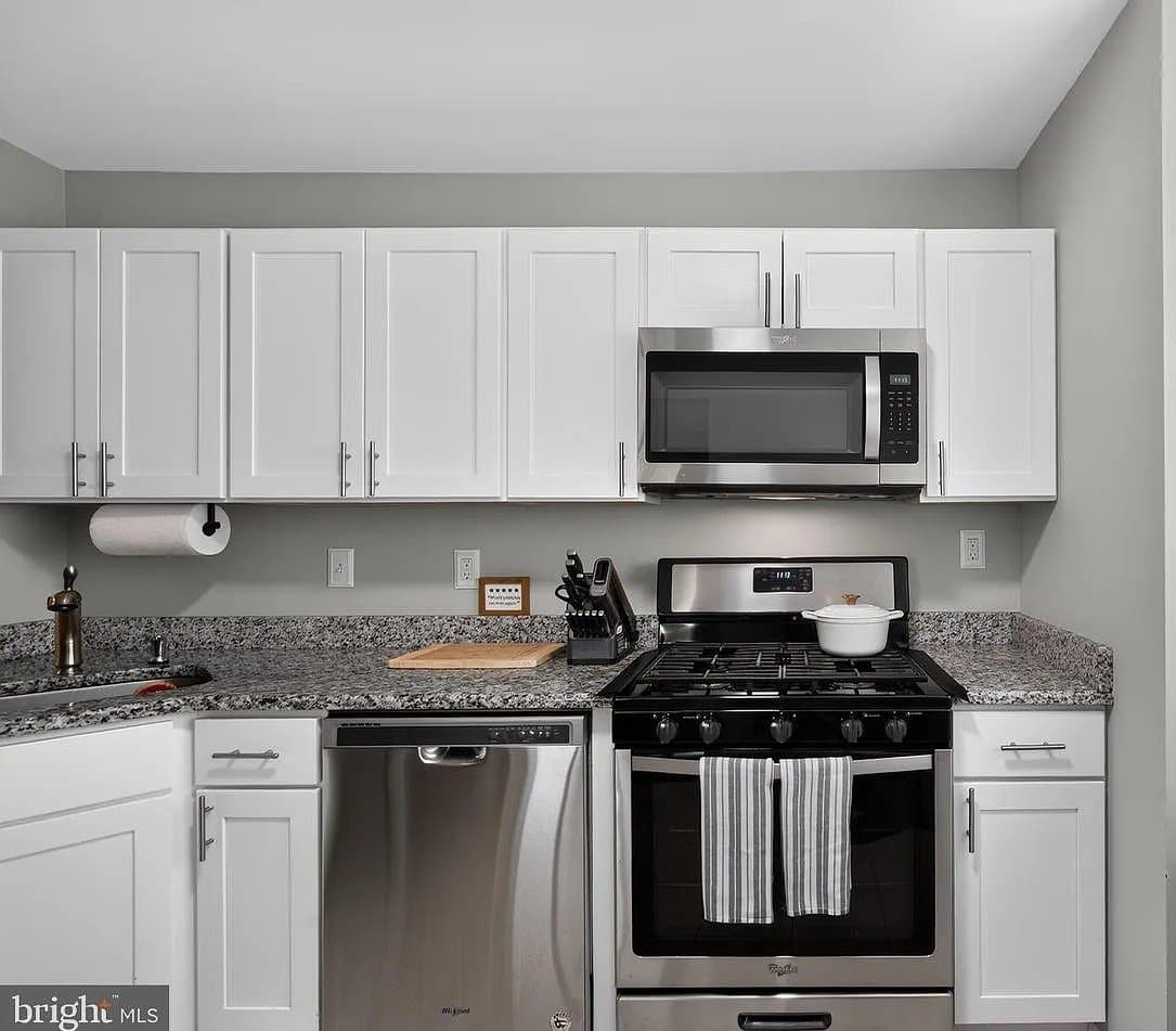 Sewell Condo: 516 Cascade Ct