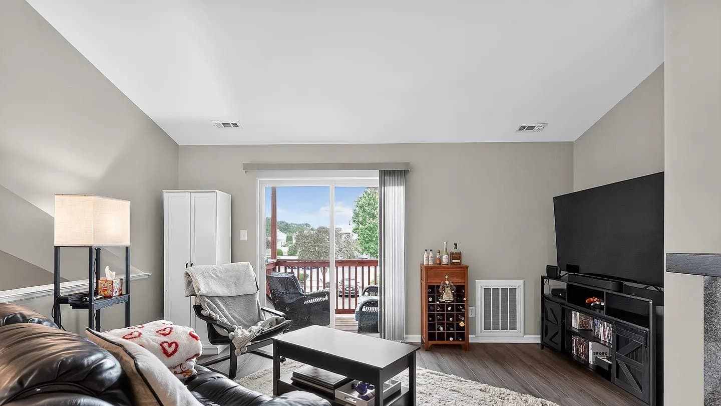 Sewell Condo: 516 Cascade Ct