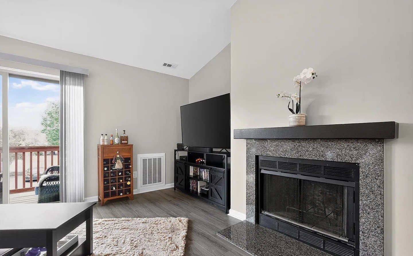 Sewell Condo: 516 Cascade Ct