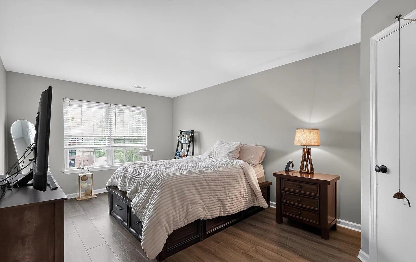 Sewell Condo: 516 Cascade Ct