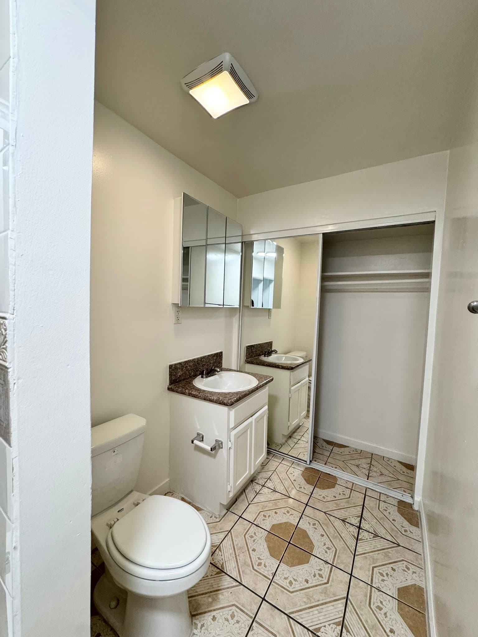 Los Angeles Apartment: 934 Arapahoe St